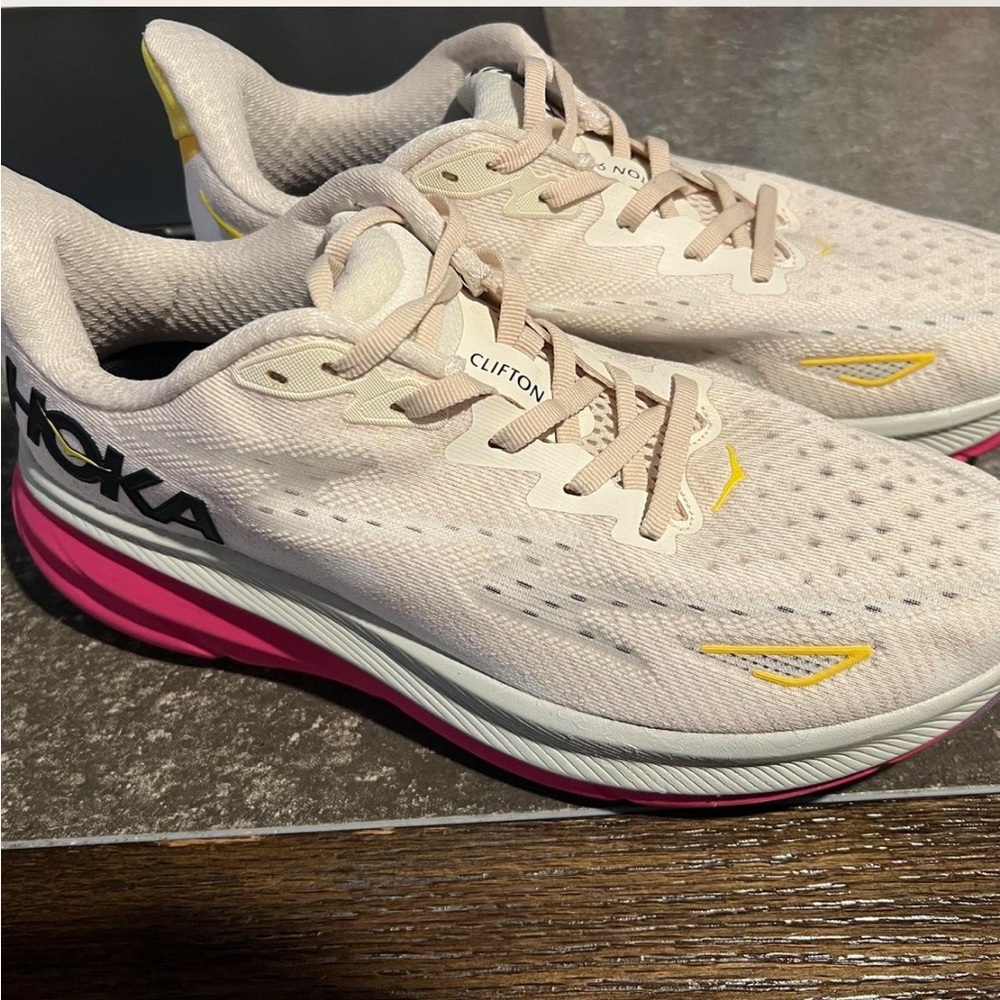 Hoka Clifton 9s